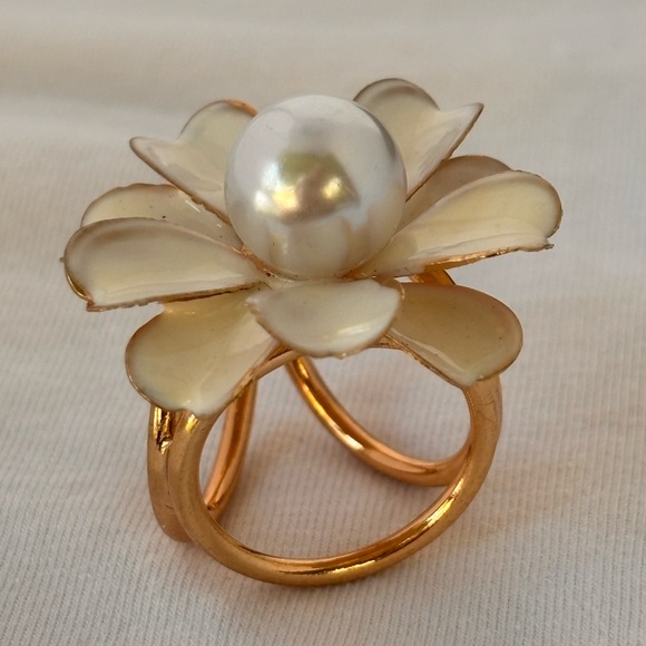 Floral Pearl Scarf Ring - Picture 3 of 14